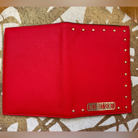 PINK VICTORIA’S SECRET GOLD STUDDED PASSPORT ID HOLDER 💋 - Picture 4 of 7